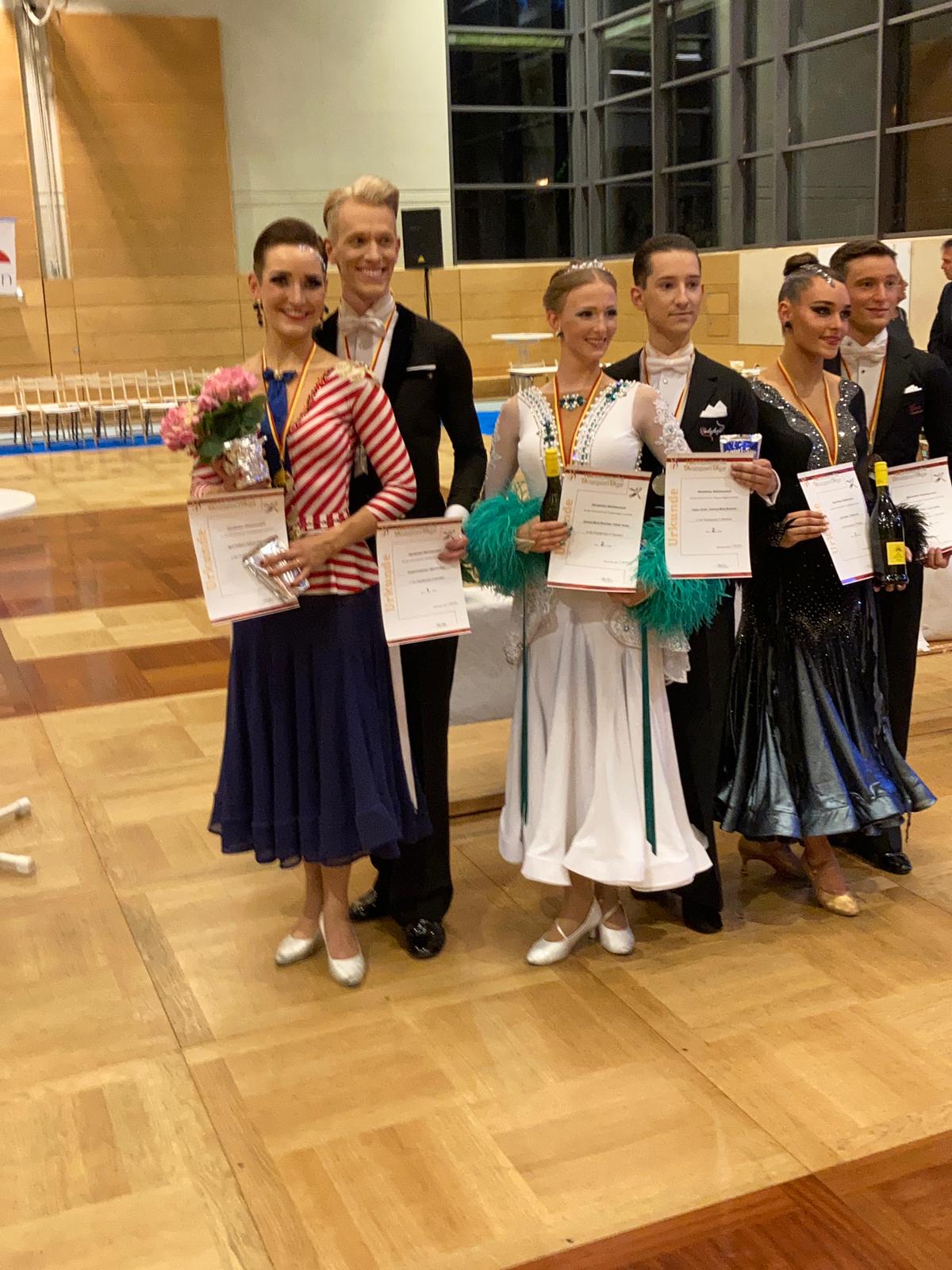 Siegerehrung der Hauptgruppe A Standard: Marit & Patrick Vrielmann, sowie Antonia Buschak & Fabian Krebs
